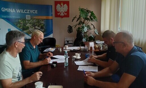 Zdjęcie do Podpisanie umowy - &bdquo;Głęboka termomodernizacja budynku Szkoły Podstawowej w Łukawie gmina Wilczyce &rdquo; 
